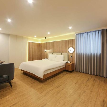 H Avenue Hotel In Gyeongju Exterior photo