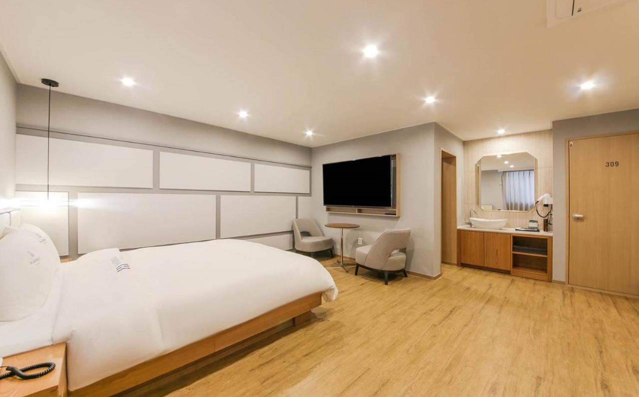 H Avenue Hotel In Gyeongju Exterior photo