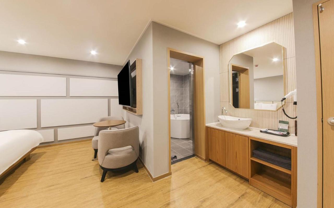 H Avenue Hotel In Gyeongju Exterior photo