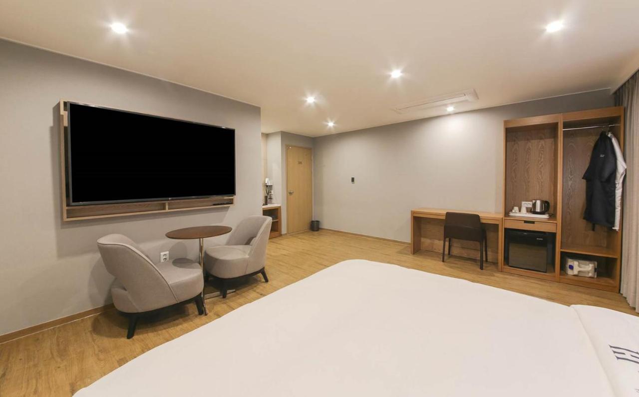H Avenue Hotel In Gyeongju Exterior photo