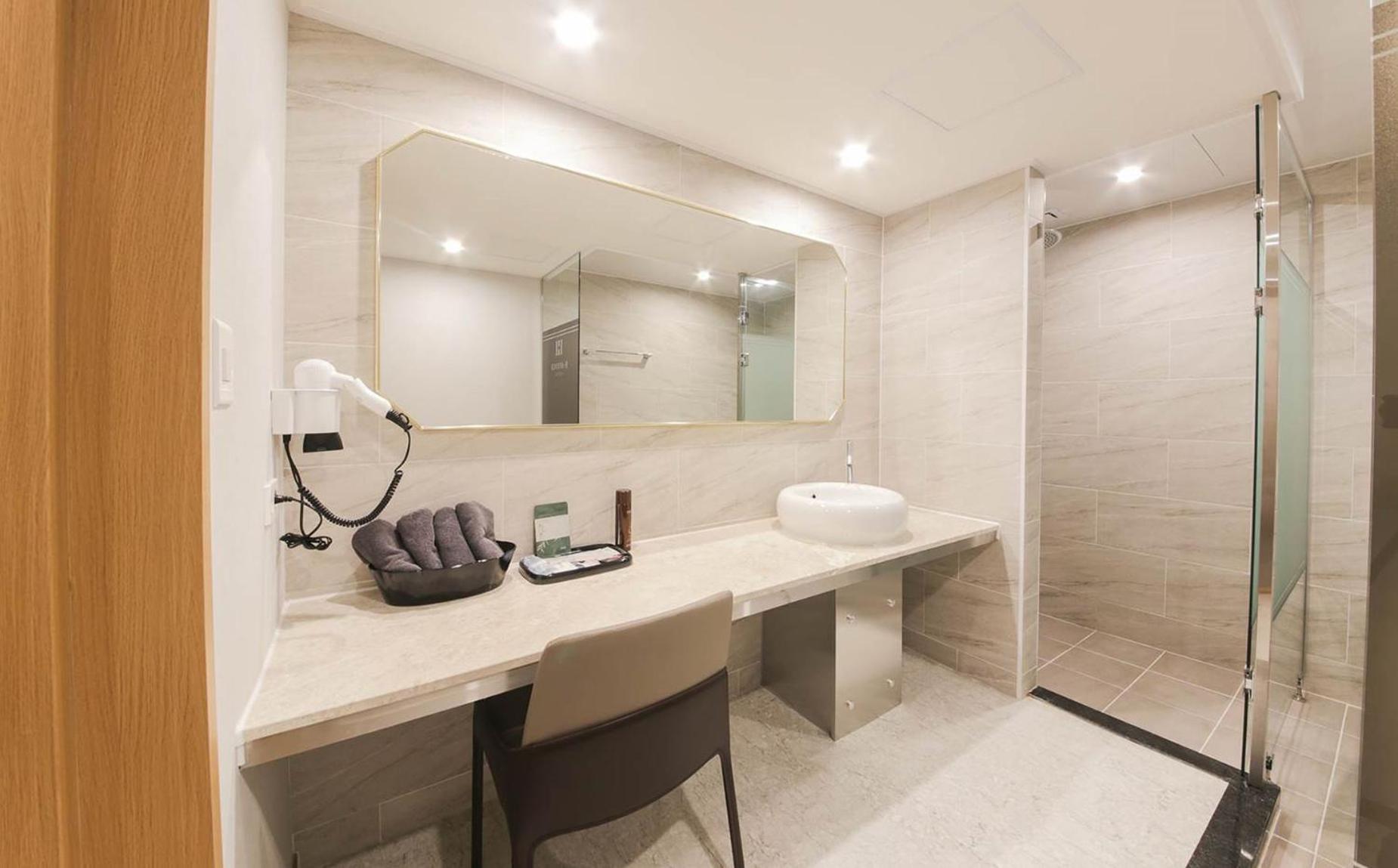 H Avenue Hotel In Gyeongju Exterior photo