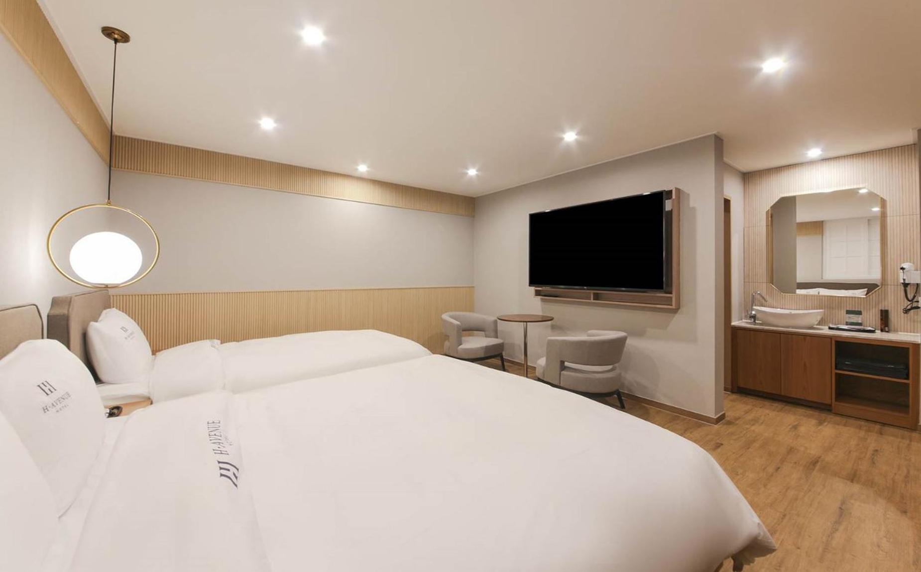 H Avenue Hotel In Gyeongju Exterior photo