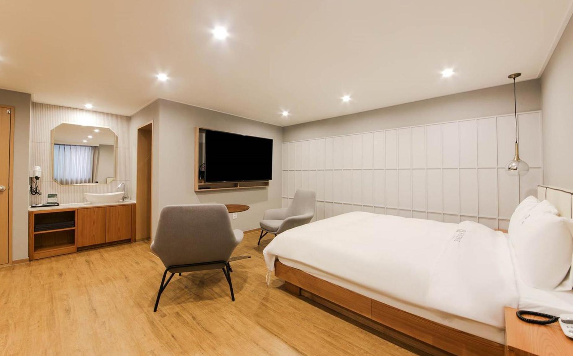 H Avenue Hotel In Gyeongju Exterior photo