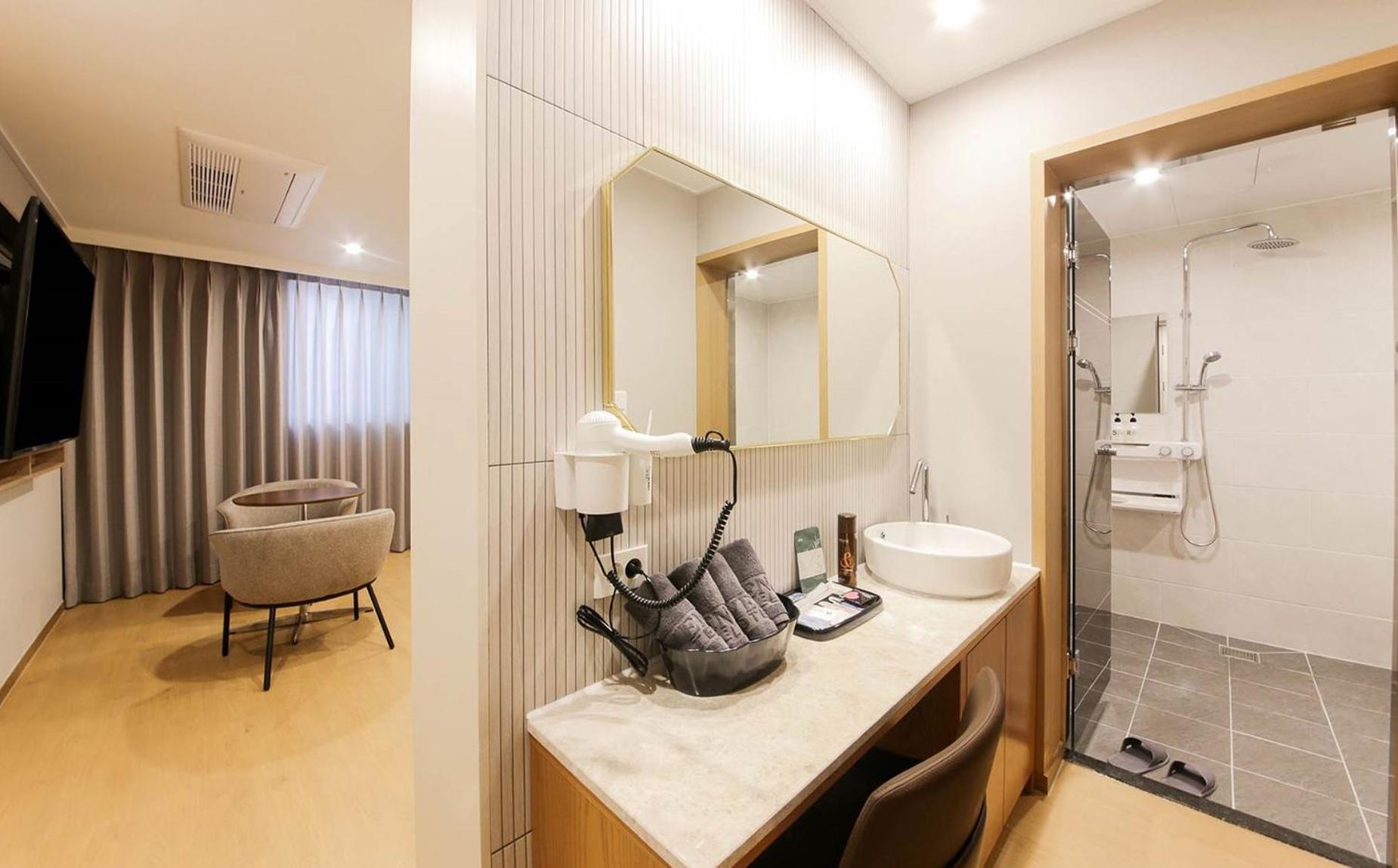 H Avenue Hotel In Gyeongju Exterior photo