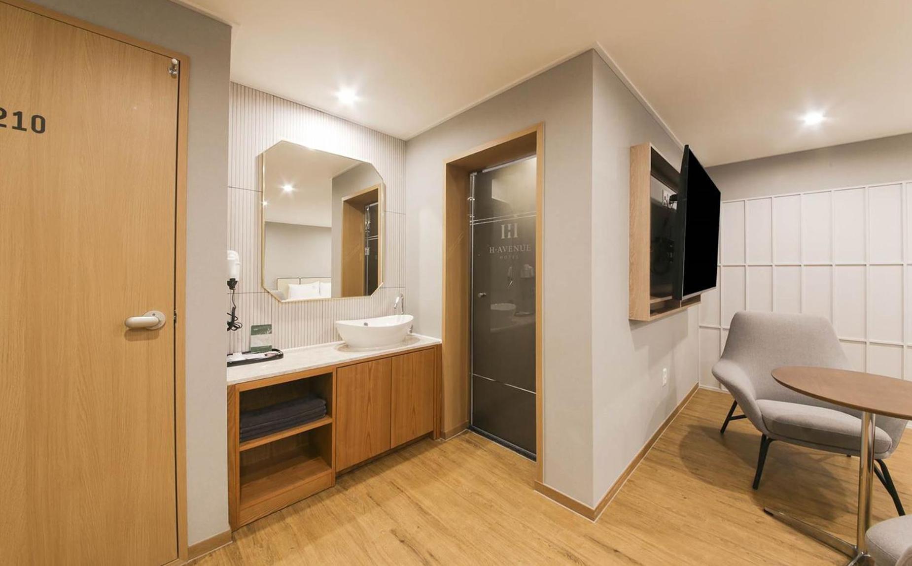 H Avenue Hotel In Gyeongju Exterior photo